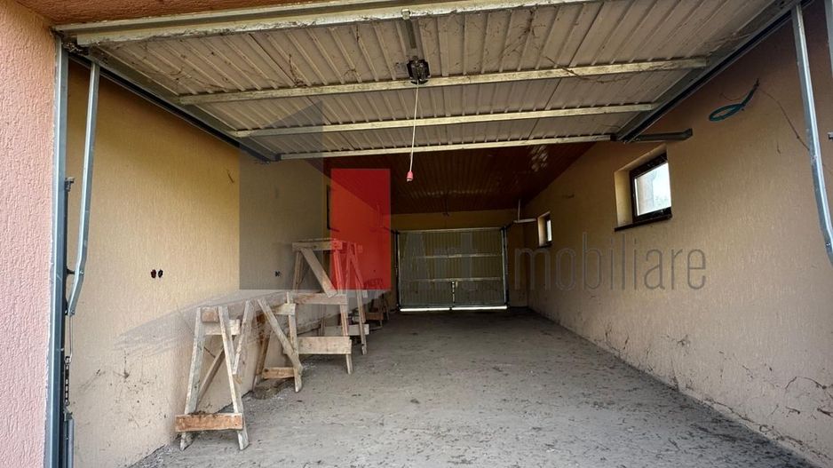 Casa la rosu in Peris - Poză 11