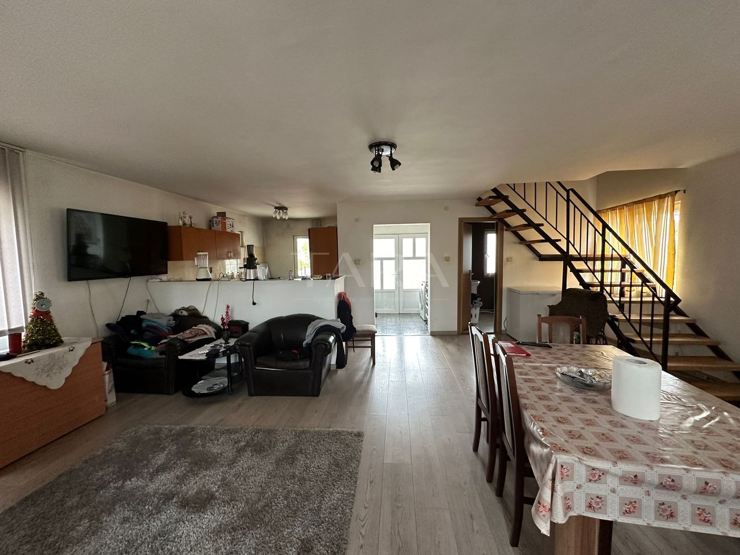 Casa cu 4 camere de vanzare in Iris - Poză 2