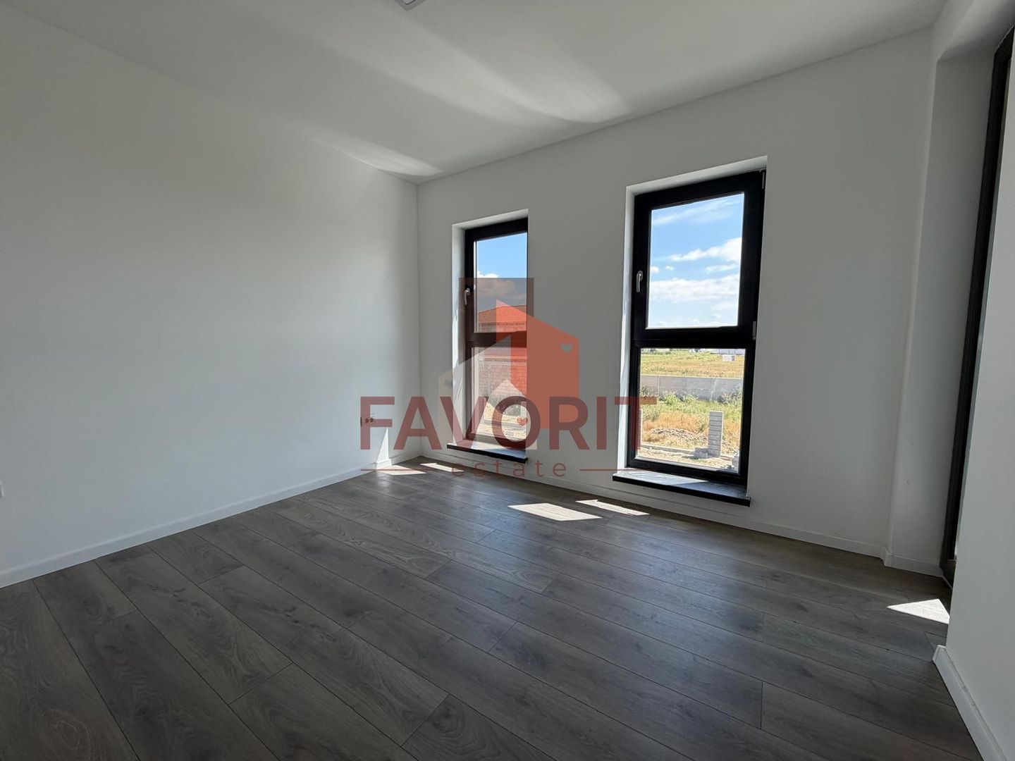 Duplex | COMISION 0 | Curte amenajata | Toate utilitatile | 3 Bai | - Poză 6