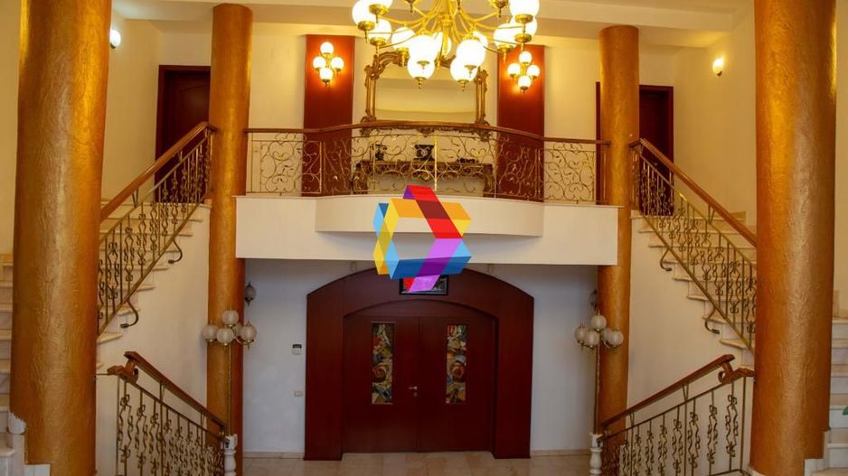 Conac cu piscina - 1810 mp - Poză 2