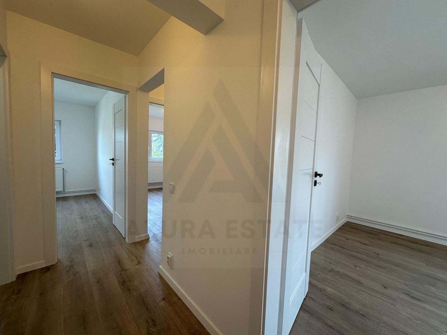 Apartament 3 camere 64 mp utili 2 bai etaj 1 complet renovat Strand - Poză 4