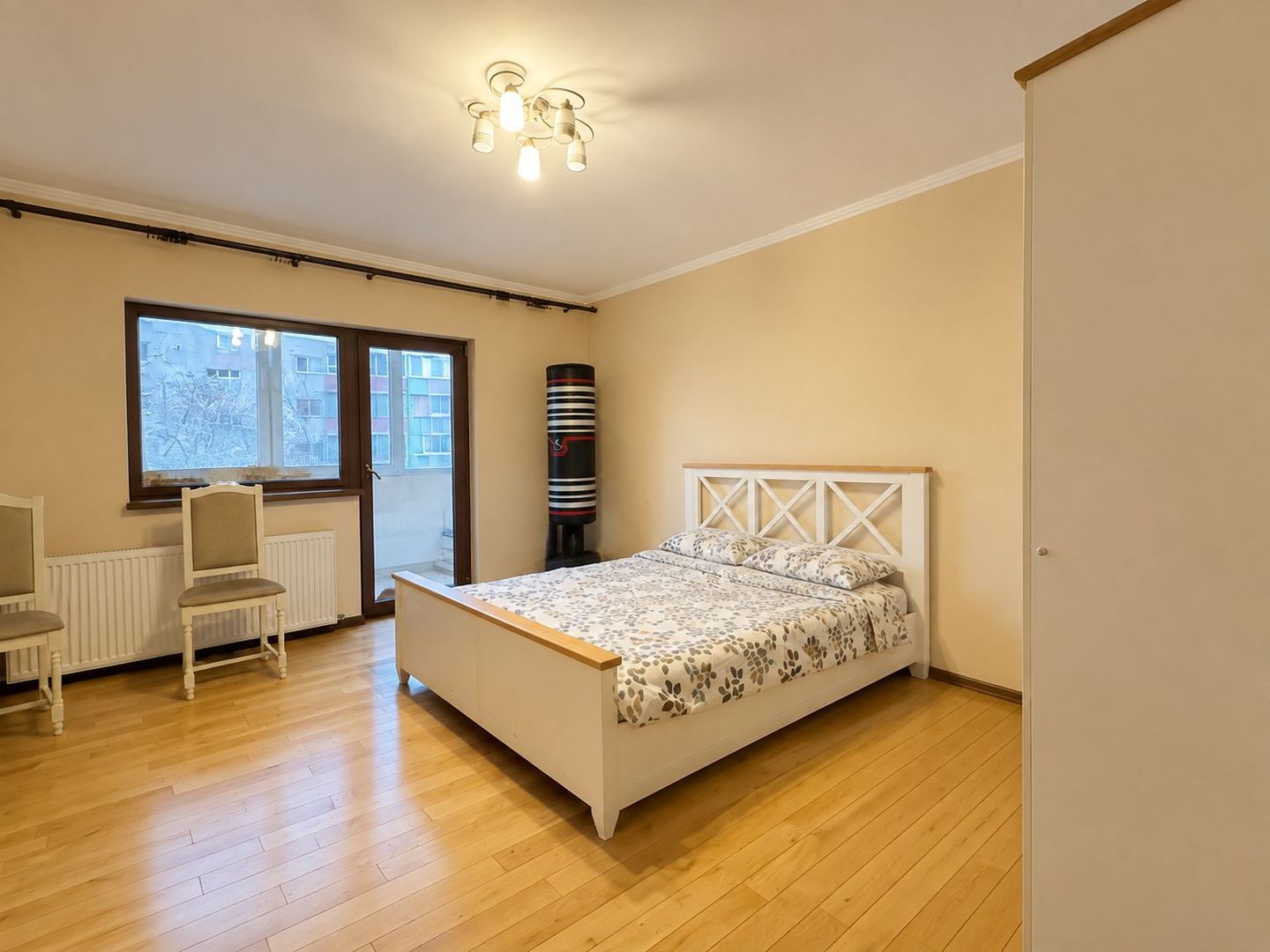 Apartament spațios cu 4 camere | 90 mp | Etaj 1 | Zona Bucovina - Poză 2