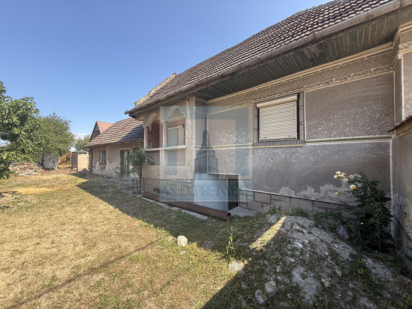 Casa 3 camere, beci ,teren 610 mp + grădină 620 mp-Loc. Cuciulata - Poză 1