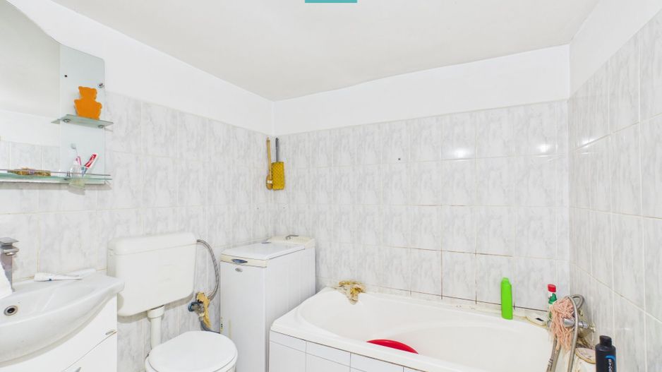 Casă cu 3 dormitoare în Bătania - Poză 21