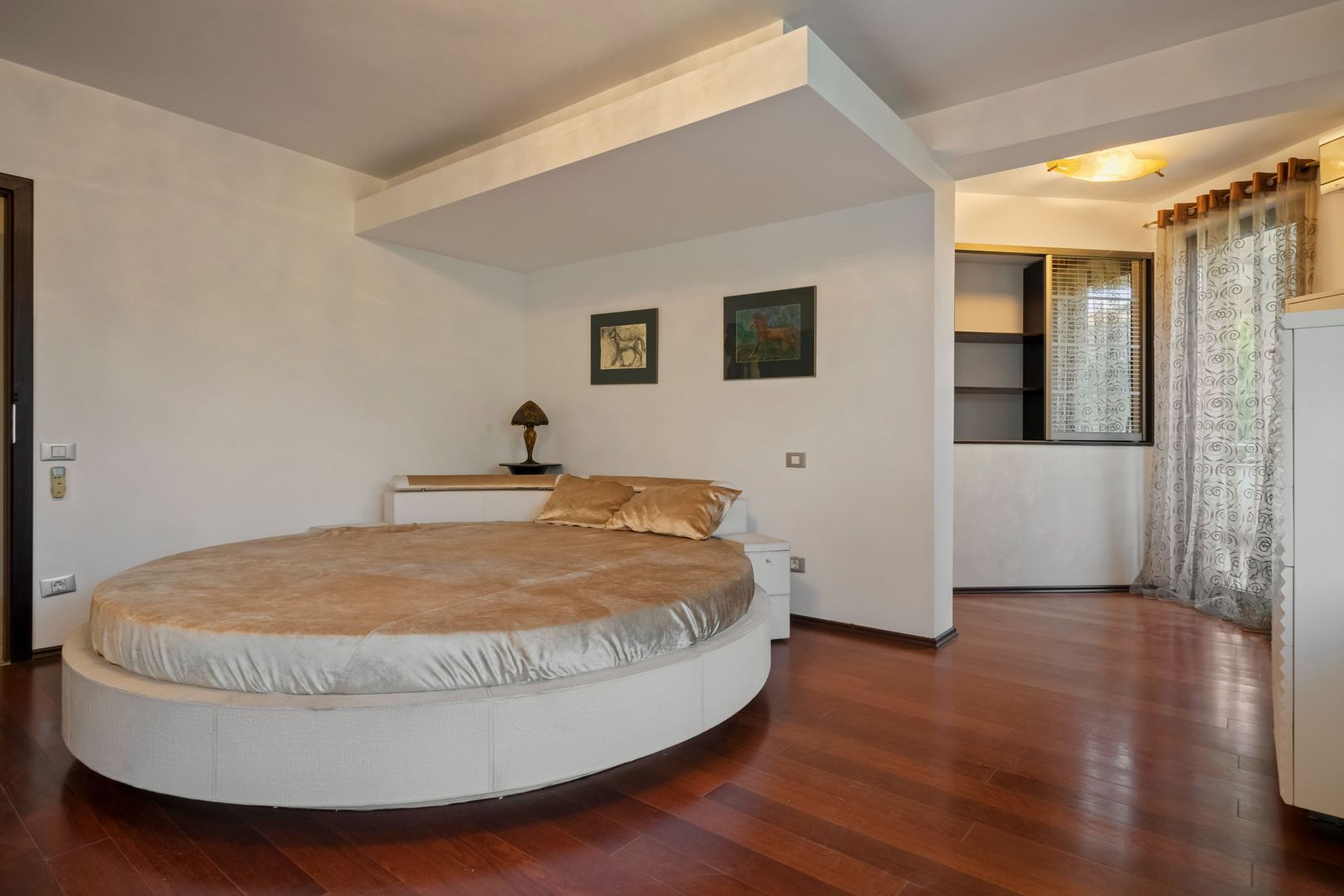 VILA ELEGANTA 5 CAMERE CU CURTE SI TERASA || EROU IANCU NICOLAE- PIPERA - Poză 20