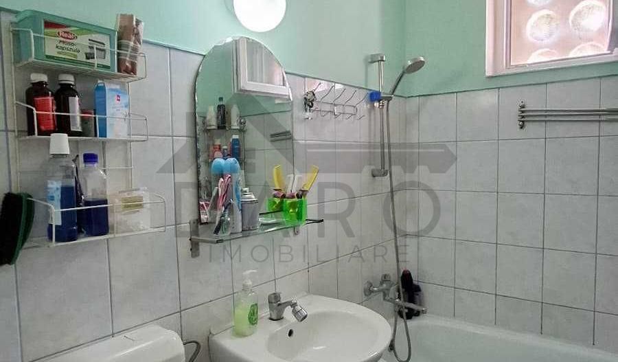 De vanzare Apartament cu 3 camere - Poză 2