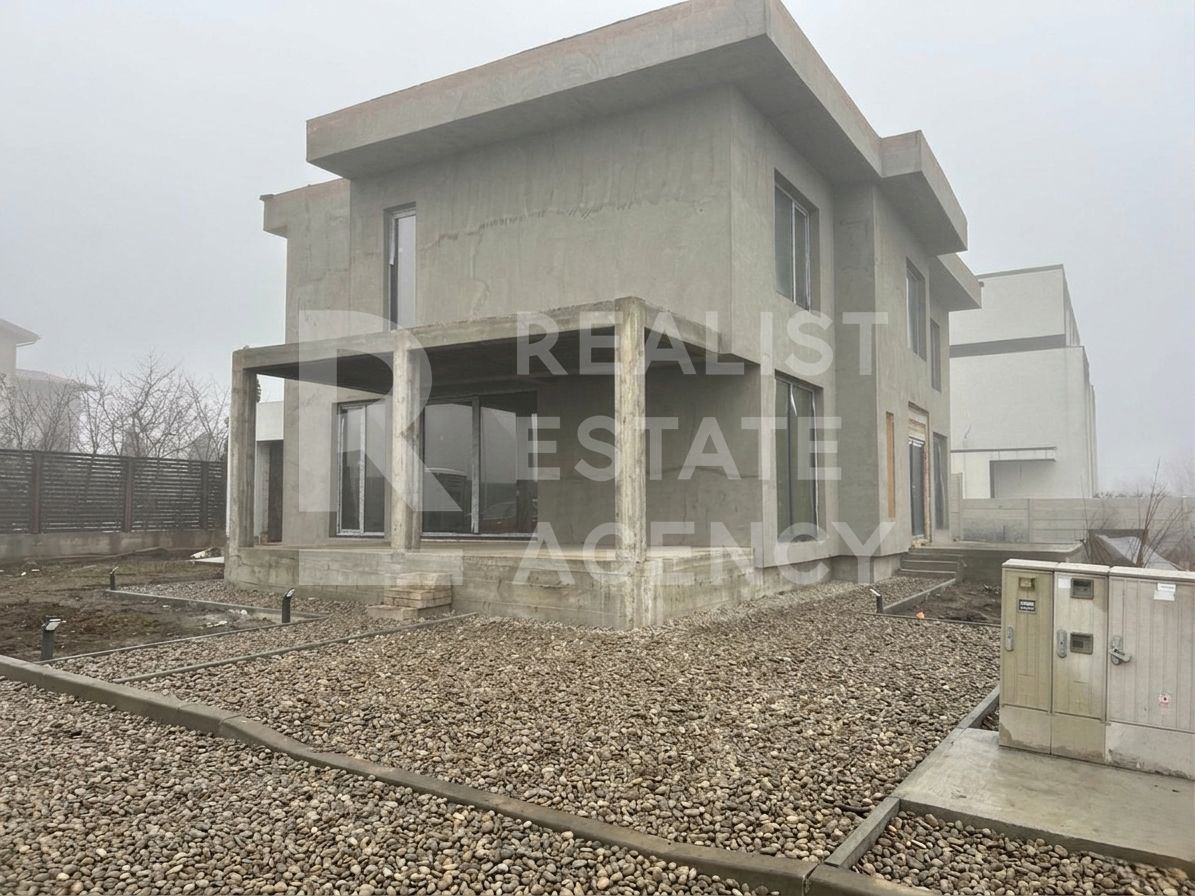 Casă P+1, 315 m² utili | Teren 1.530 m² | Pe malul lacului Ostratu - Poză 1