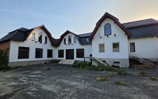 Casă 300 mp  cu posibilități multiple în Covăsânț - Poză 1