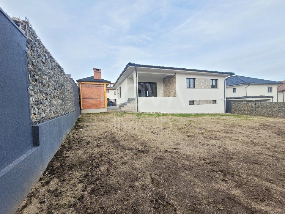 Casa individuala pe un singur nivel cu garaj dublu - Selimbar - Poză 2
