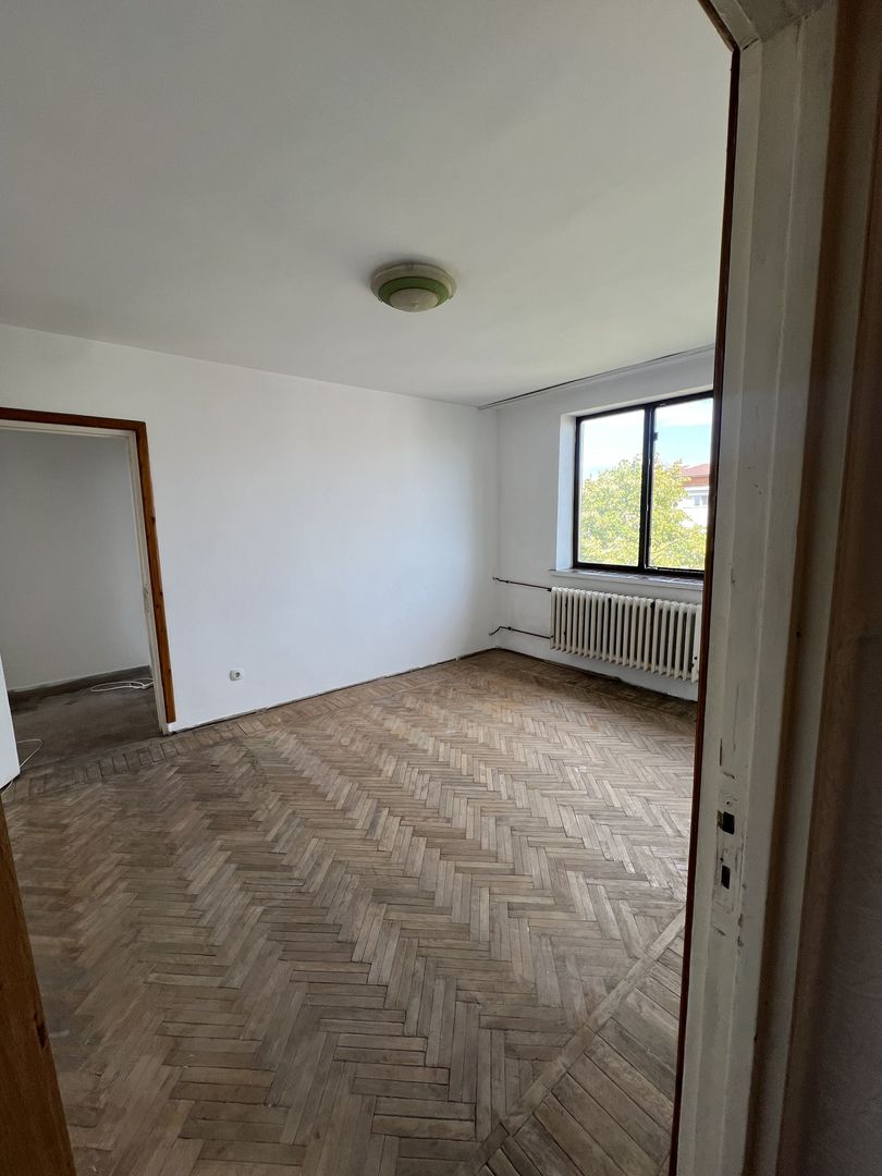 vand apartament 2 camere zona Crihala - Poză 1