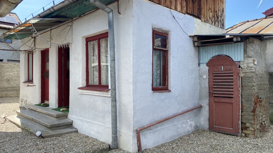 Vanzare casă cu potențial rezidențial și comercial în Pucioasa -441 mp - Poză 7