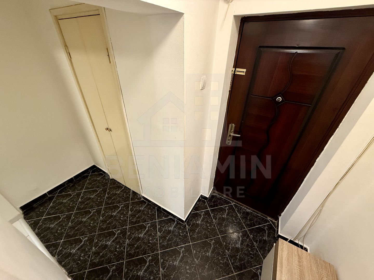 2 camere decomandat - parter - mobilat - utilat - centru - Ramada - Poză 6