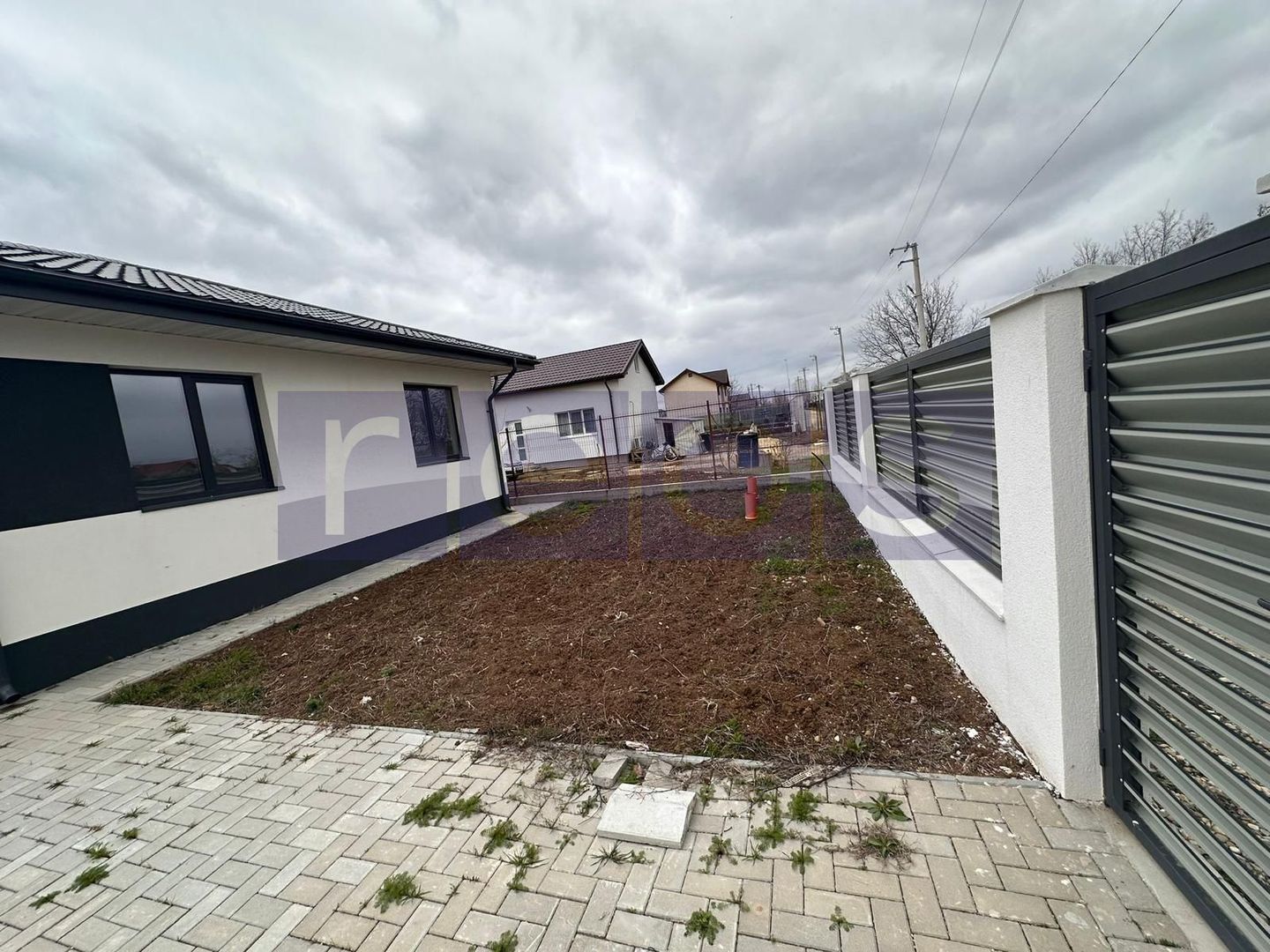 CASA DE VANZARE I CREVEDIA DARZA I 3 CAMERE - Poză 3