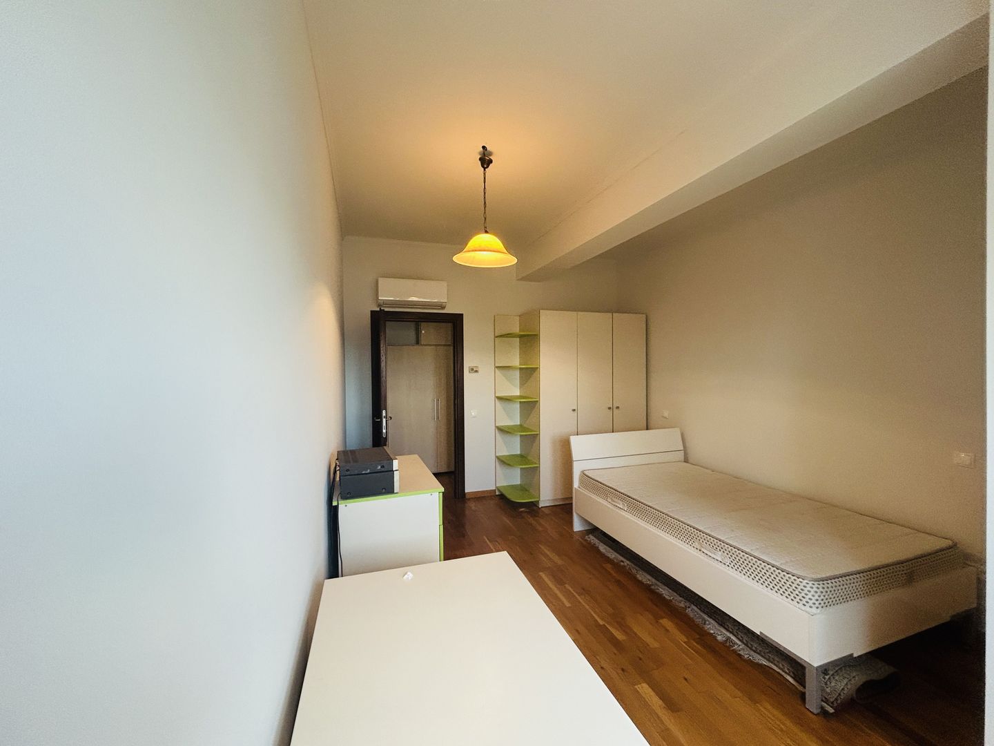 Penthouse de inchiriat, zona buna, terasa mare, mobilat si utilat - Poză 21