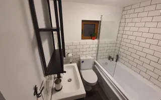 Cabană de vânzare-complet utilată, ideală pentru regim hotelier. - Poză 17