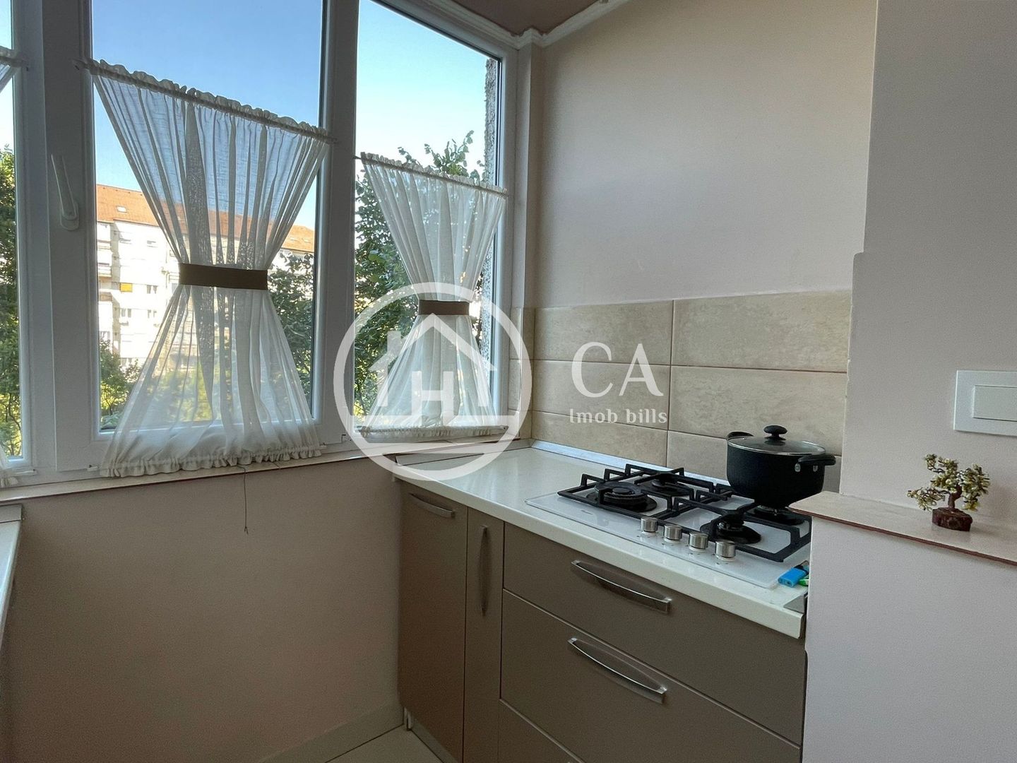 Apartament cu 3 camera de vanzare in zona Dacia, Oradea - Poză 10