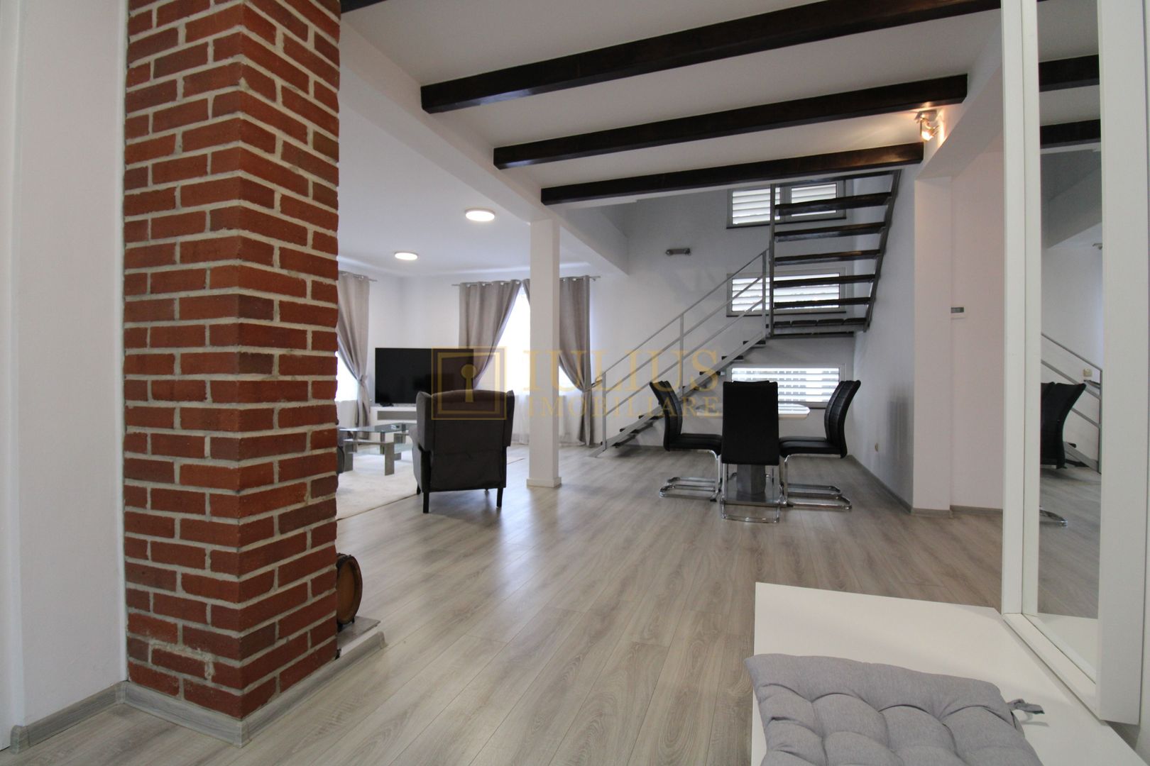 Casa individuala, zona Brytim, 4 camere + 2 bai, centrala proprie. - Poză 2