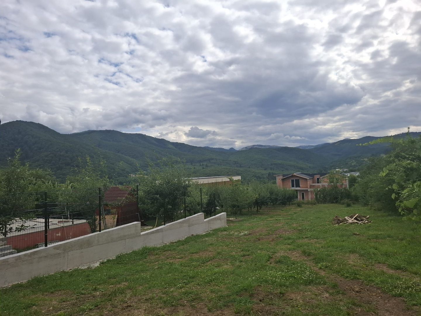 Teren intravilan-constructii în Cisnădioara - Apfel House – 940 mp - Poză 1