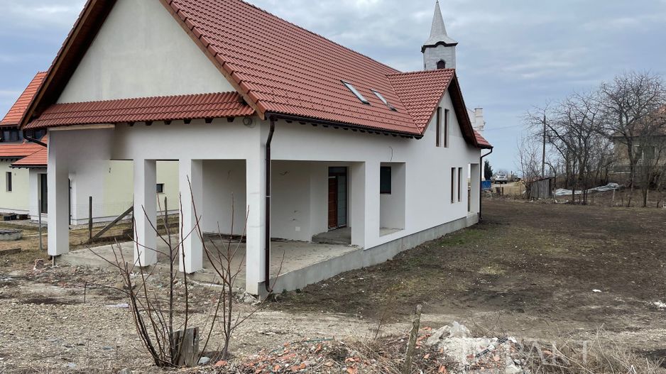 Casa spatioasa cu 1000 mp teren in Aiton - Poză 1