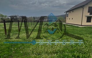 Teren intravilan de vânzare la ieșire din Petresti - Poză 1