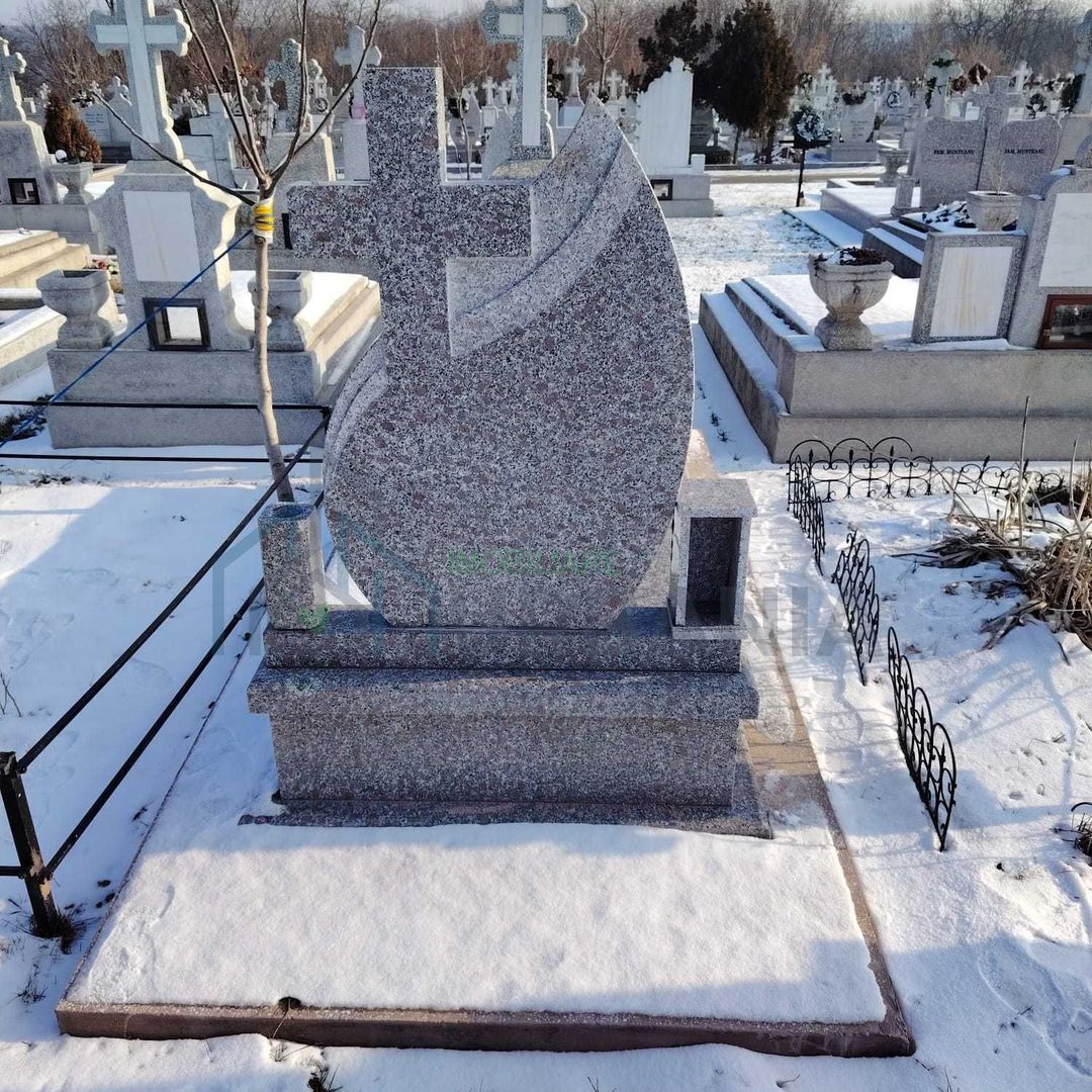 Loc de veci cimitirul Sf. Petru și Pavel - Poză 1