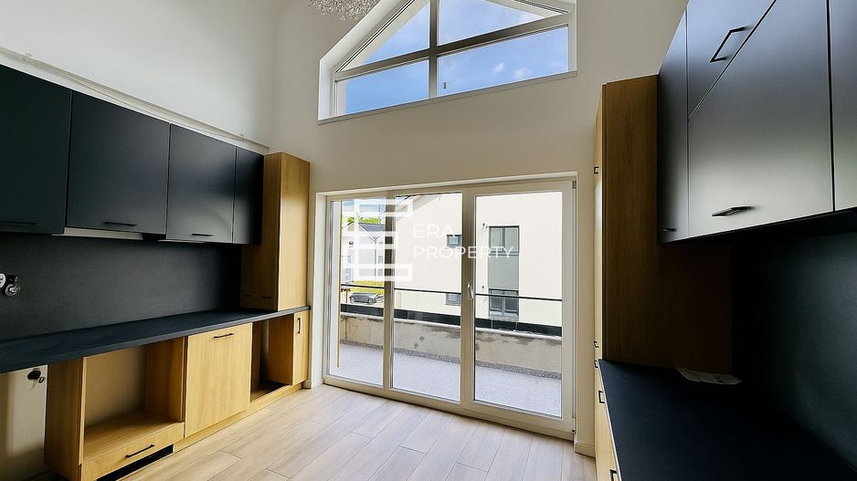 Apartament tip penthouse  partial mobilat , Intabulat,zona Cristian - Poză 3