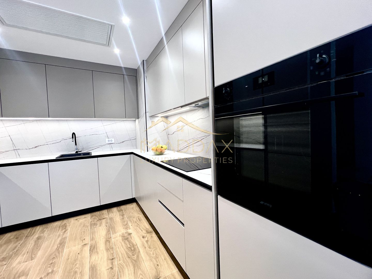 Apartament de Vanzare | 2 camere | Vedere spre lac - Poză 6