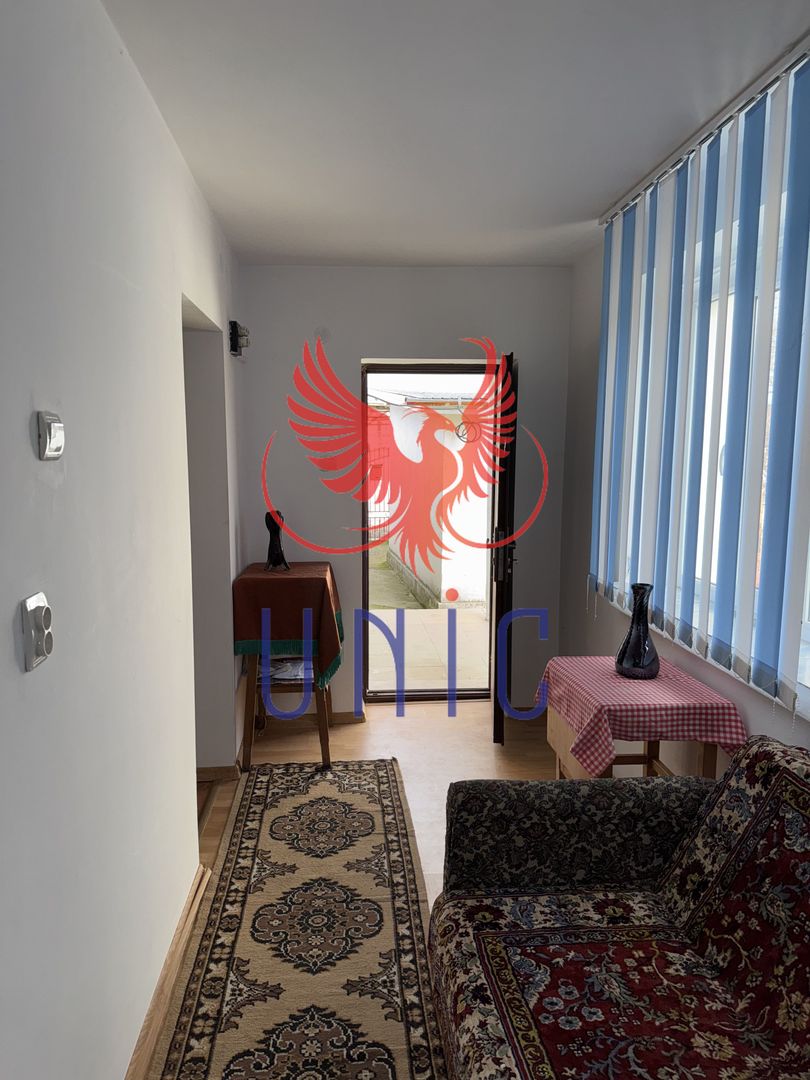 Casa situata in orasul Bals! - Poză 7