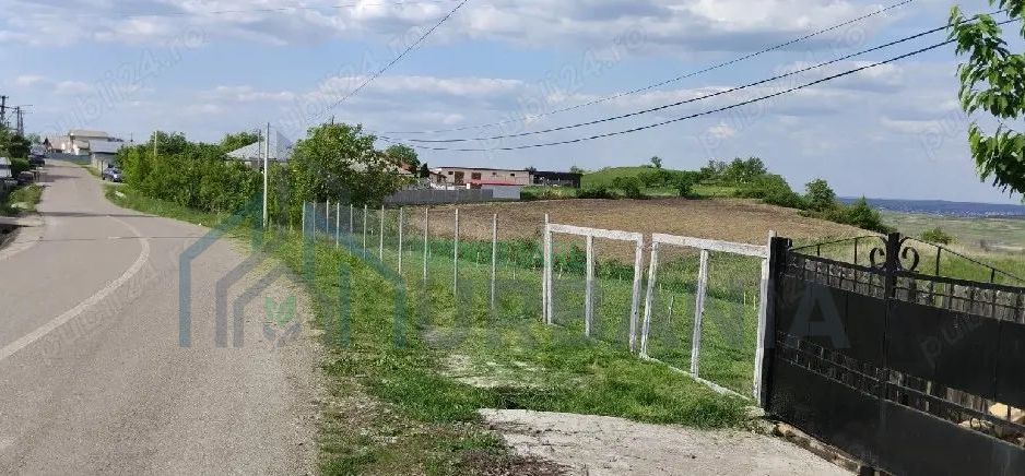 Teren intravilsn strunga - Poză 1