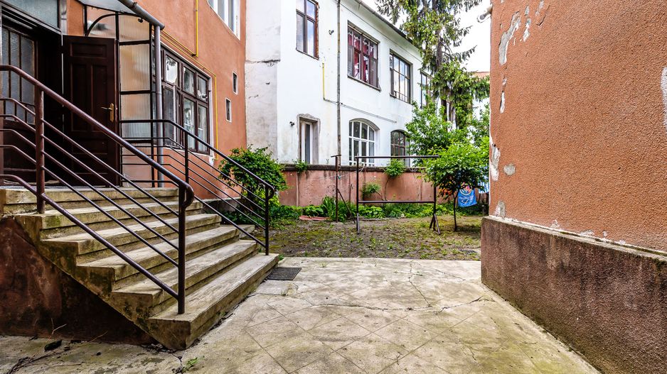 Apartament cu 2 camere, ultracentral, etajul 1 - Poză 8
