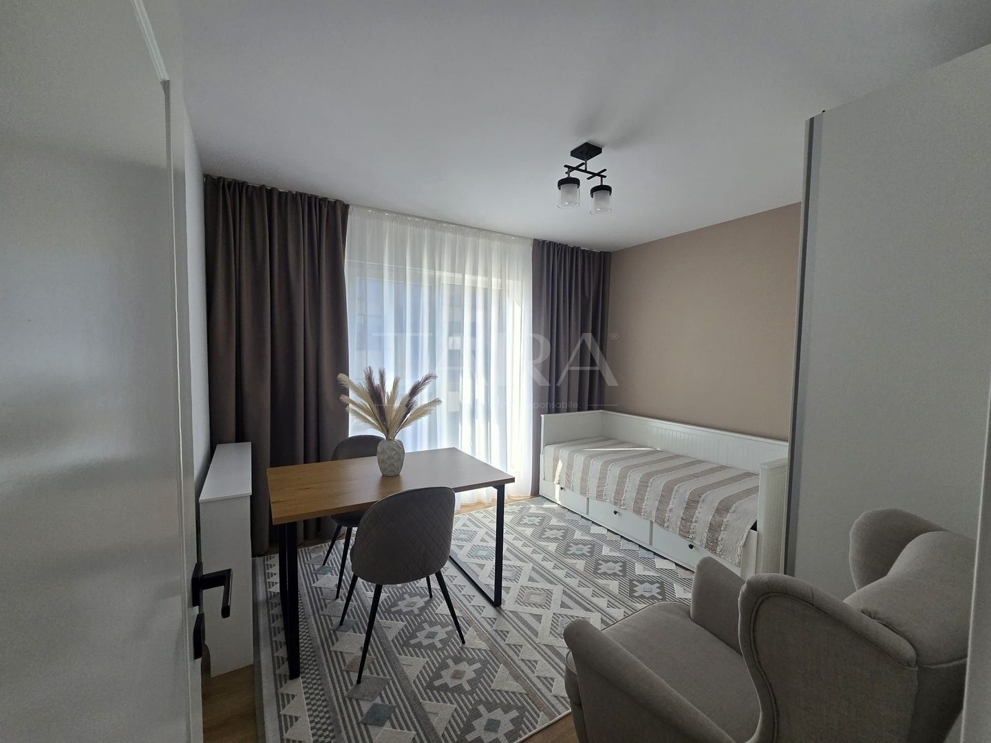 Apartament ultrafinisat cu 2 camere, zona centrala in Floresti. - Poză 6