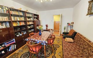 Apartament 3 camere, 2 bai, etaj 2, Cetate, zona Scolii Mihai Eminescu - Poză 3