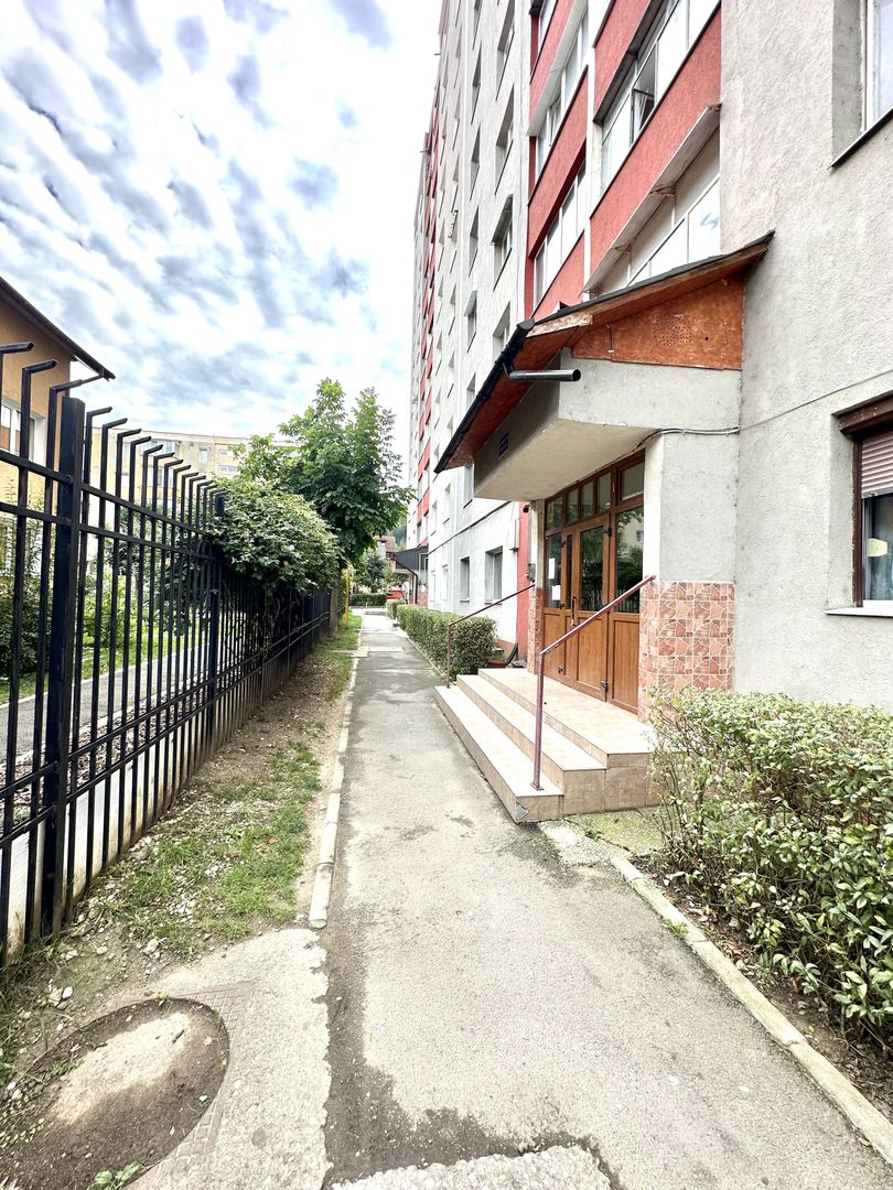 Vânzare apartament 3 camere mobilat,  parcare inclusă , Cartier Noua - Poză 18