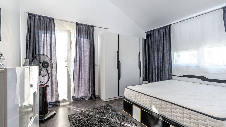 Casă cu 4 camere în cartier Europa, Vladimirescu. - Poză 5