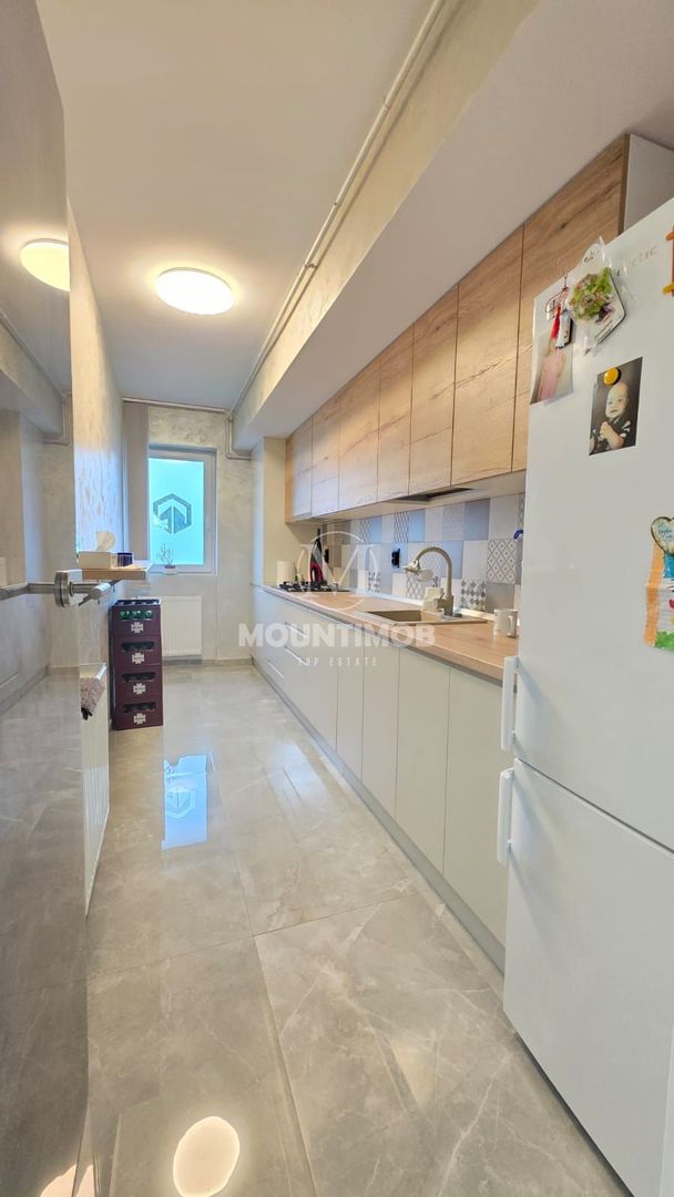 Birou Utilat si Mobilat, loc de parcare, Tractorul/Brasov - Poză 6