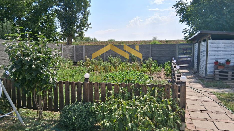 -Casa Individuala - 4 camere -teren generos - - Poză 15