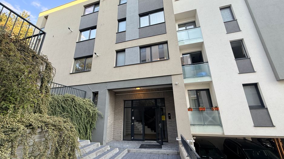 Apartament cu 2 camere de vânzare cu gradina proprie si parcare - Poză 8