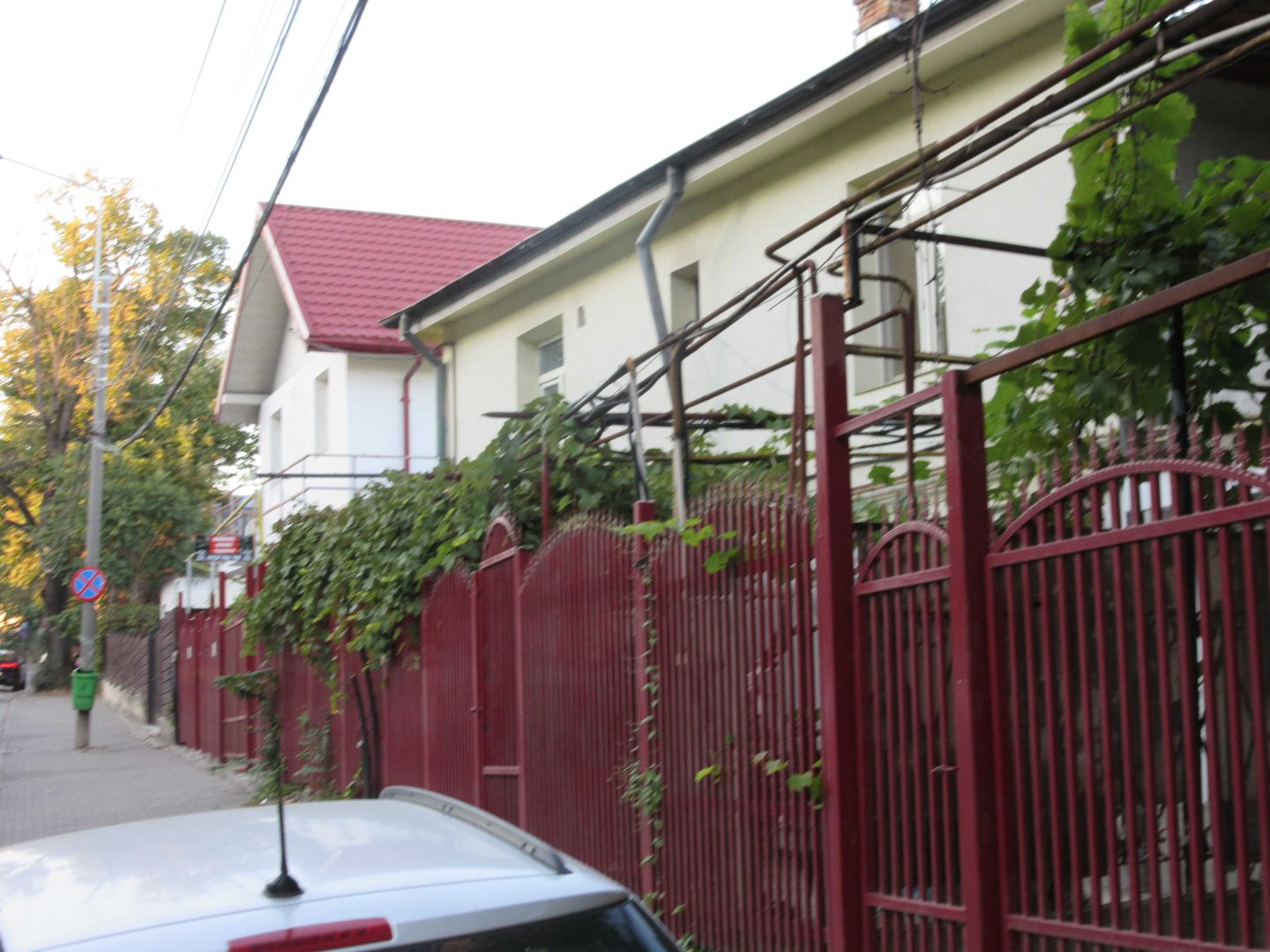 Casa situata in centru, in fata Lic. Economic nr. 1 - Poză 4