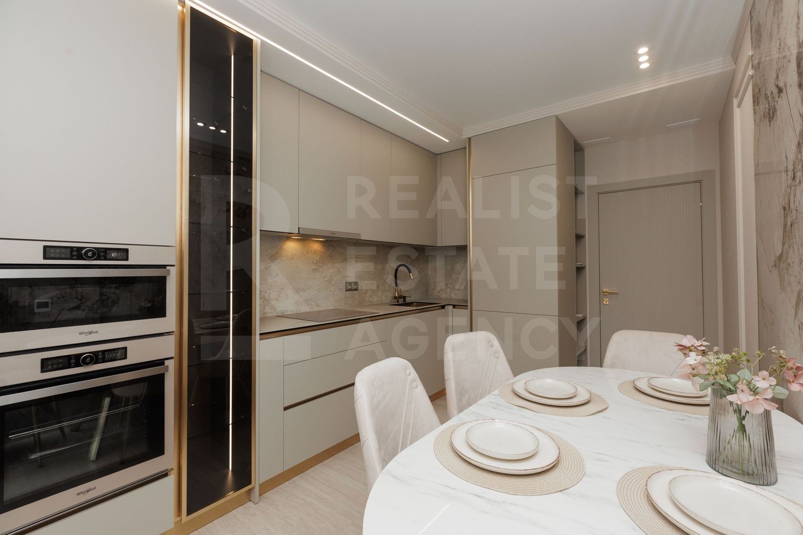 Chirie, apartament, 3 dormitoare, bd. Renașterii Naționale, Râșcani. - Poză 1