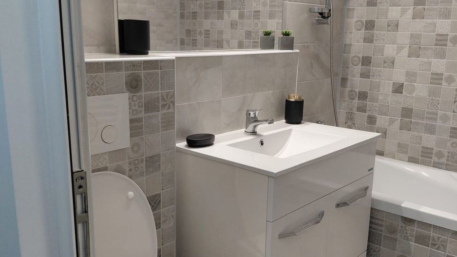 Vanzare - apartament cu 3 camere, Micro 16, renovat, mobilat nou - Poză 14