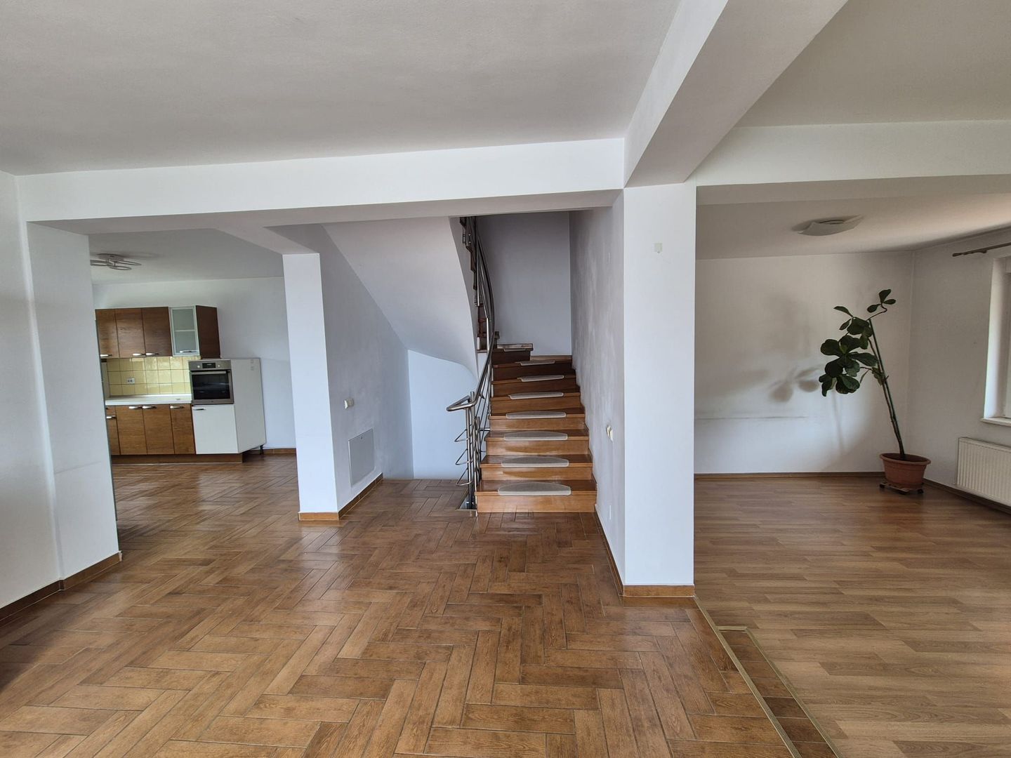 Inchiriere vila 5 dormitoare S+P+E+M | 300 mp utili Erou Iancu Nicolae - Poză 6