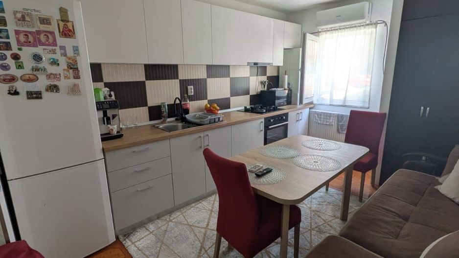 Apartament cu 2 camere decomandat de vânzare – Zona Stejarului - Poză 1