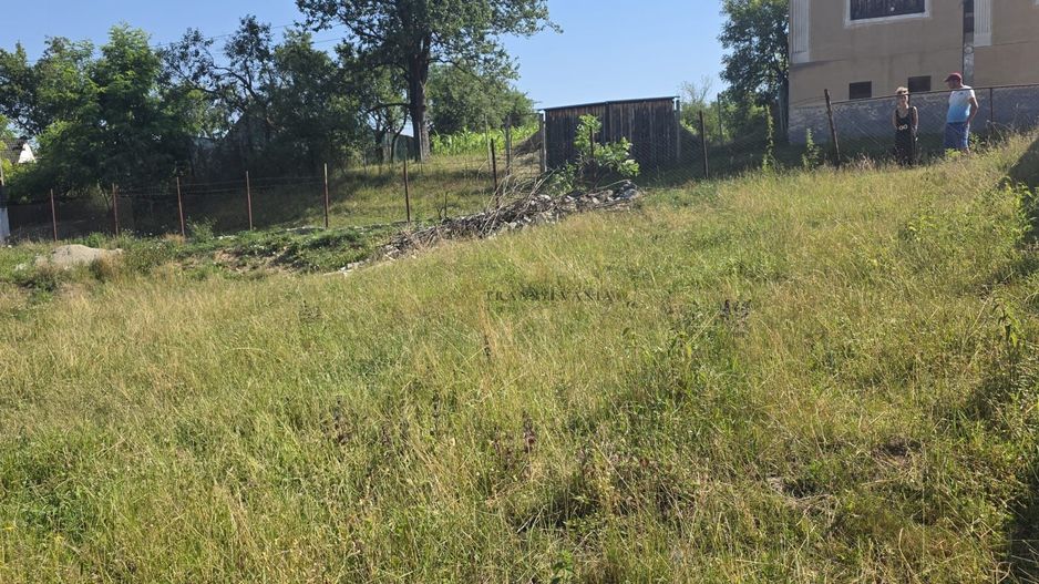 🏡 Teren de vânzare cu deschidere generoasă și acces la râu în Săcel - Poză 1