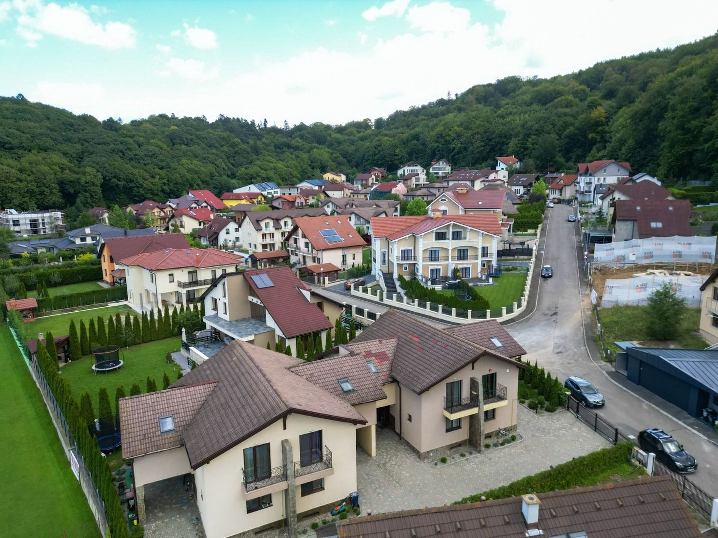 Casă de închiriat în cartierul exclusivist - Green Valley - Poză 4
