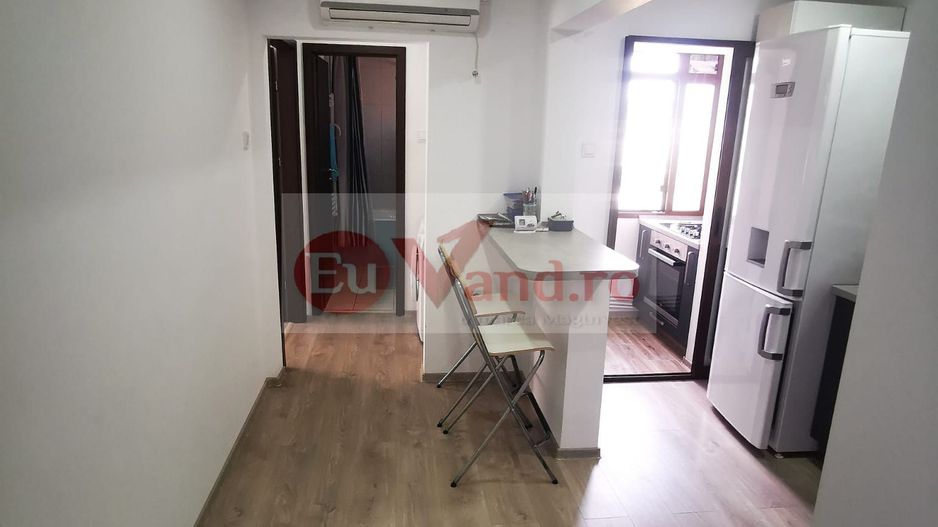 De vanzare apartament 3 camere, micro 39, 76.000 euro negociabil - Poză 2