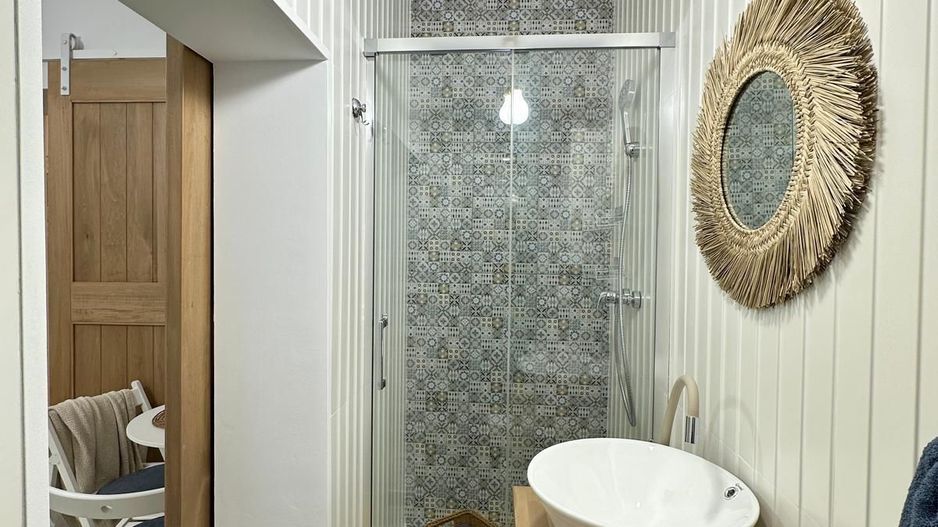 Imobil cu destinatii multiple- 6 apartamente - Poză 38