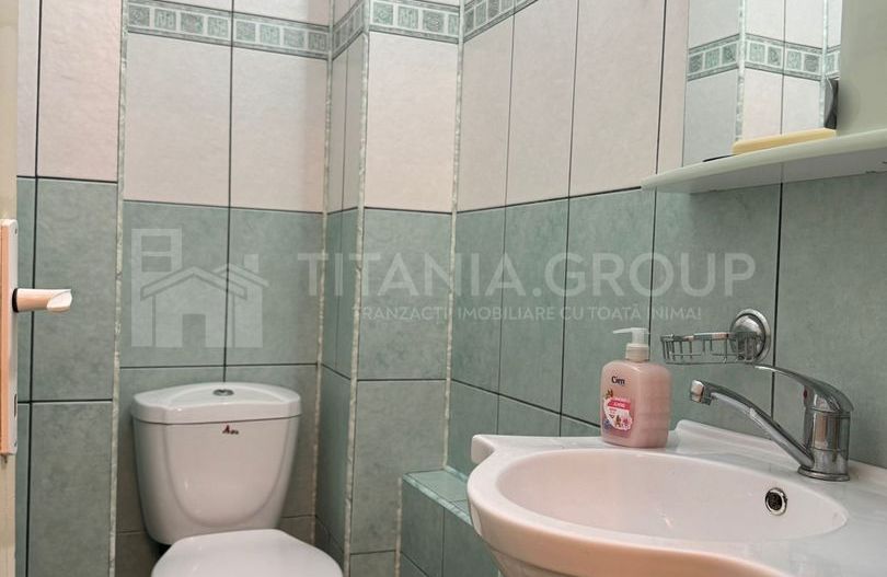 Apartament cu 2 camere, 2 bai, decomandat, etaj 1 - zona Racadau - Poză 9