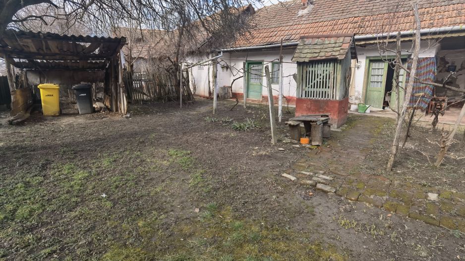 Casa cu teren generos- Recas - Poză 13