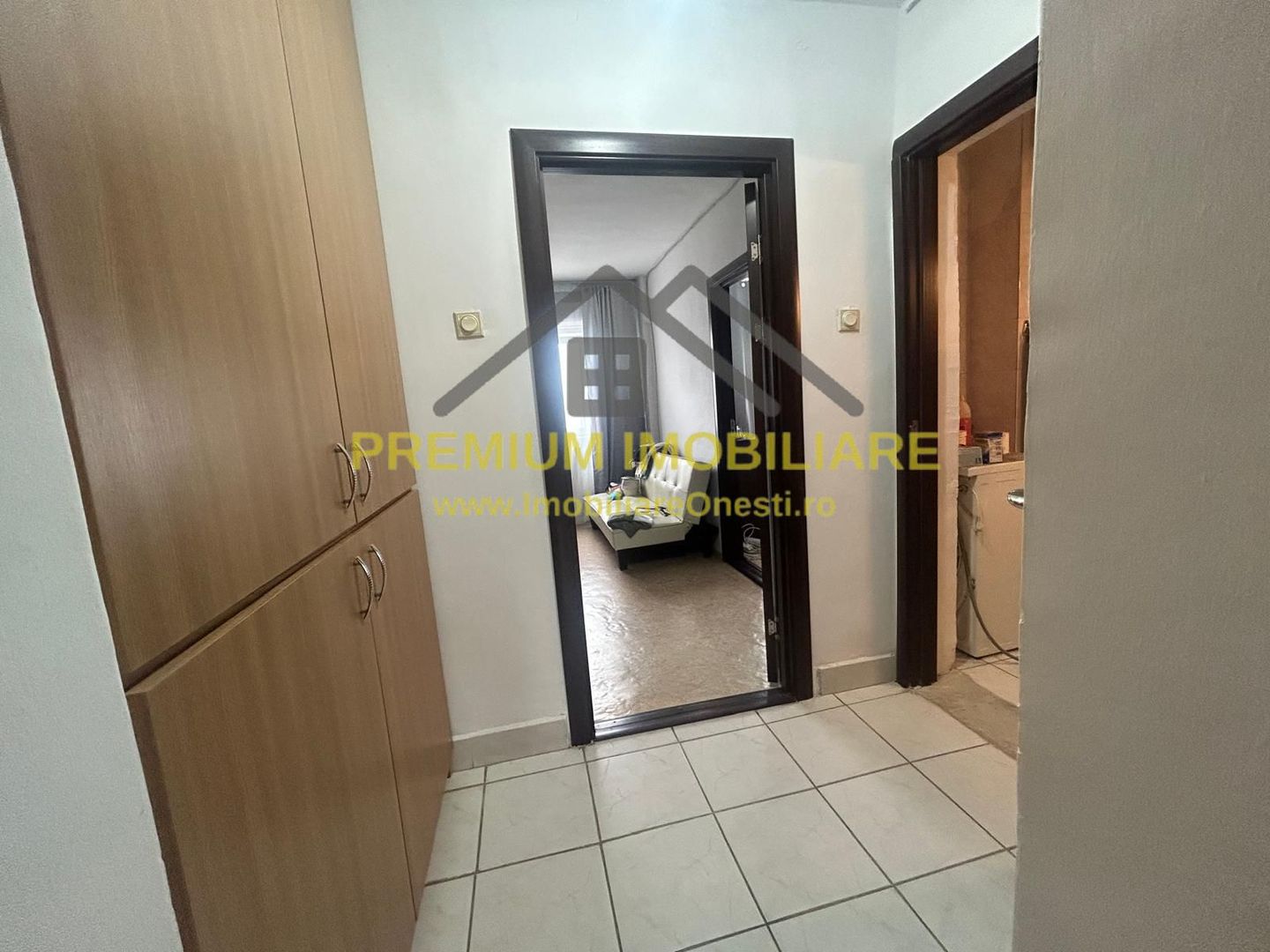 De vanzare Apartament 3 camere zona de jos - Poză 11