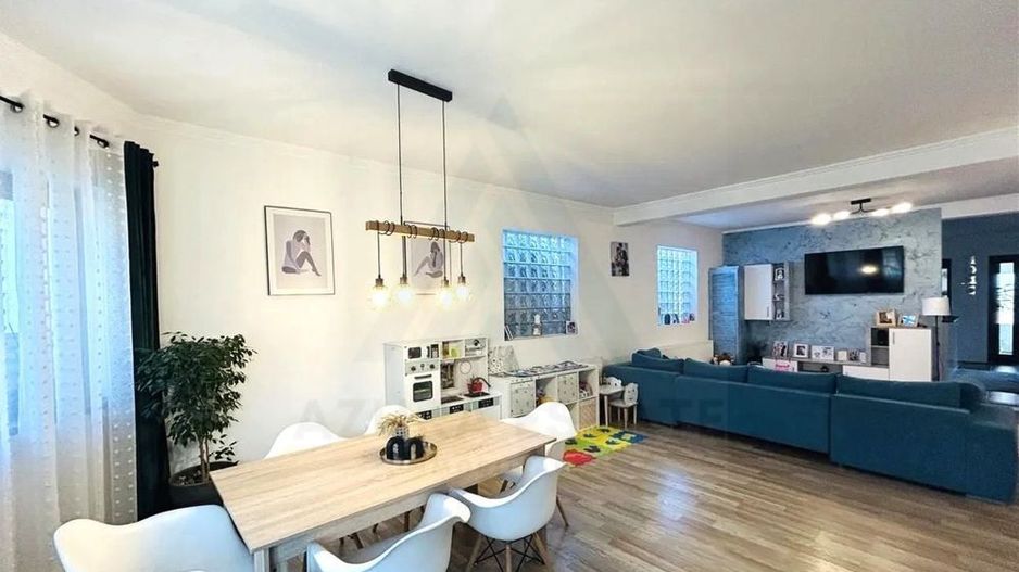 Casă 180 mp utili teren 710 mp panouri solare si hala in Sura Mare - Poză 3